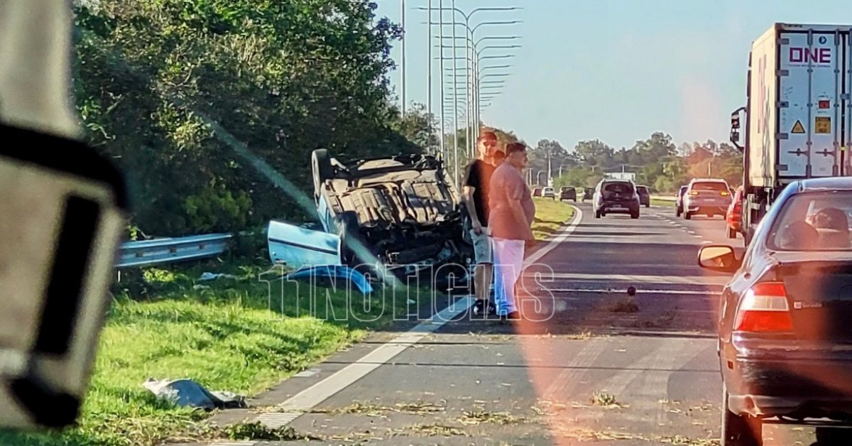 Despiste Y Vuelco De Un Autom Vil En Autopista A La Altura De Fray Luis