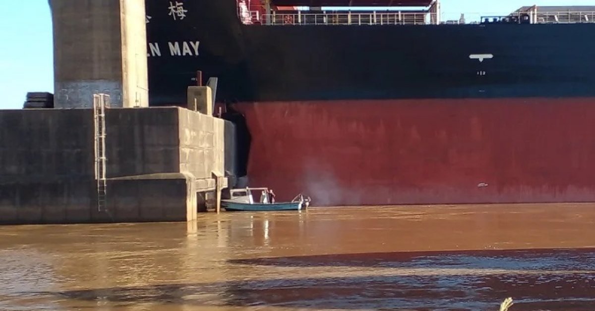 Tras El Choque De Un Buque Al Puente Z Rate Brazo Largo Sigue