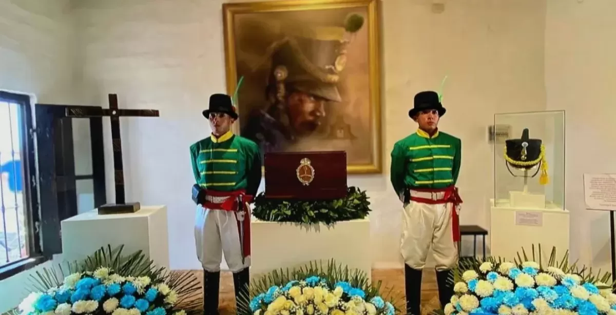 Trasladaron restos simbólicos del Sargento Cabral y los granaderos caídos en el Combate de San Lorenzo