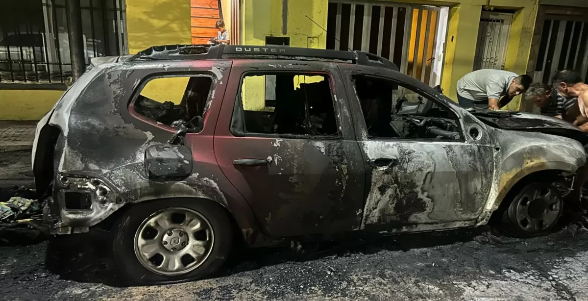 Por la madrugada, se incendió un auto en San Lorenzo y sospechan que fue intencional