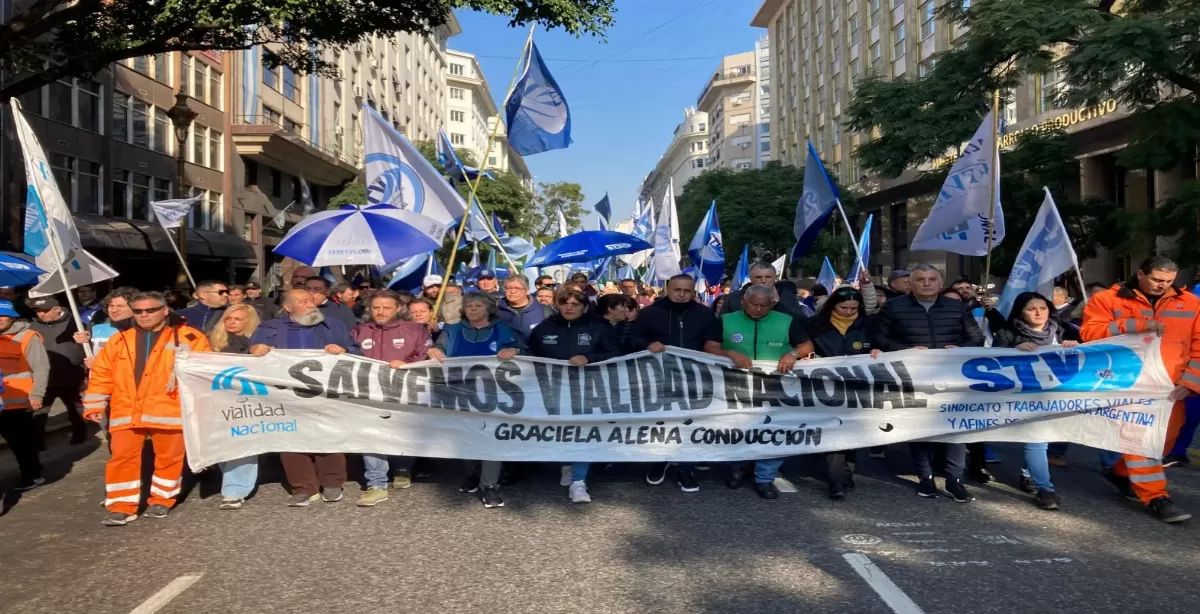 Presentan amparo contra el decreto de Milei que disuelve organismos estatales: “Es la destrucción del Estado Nación”