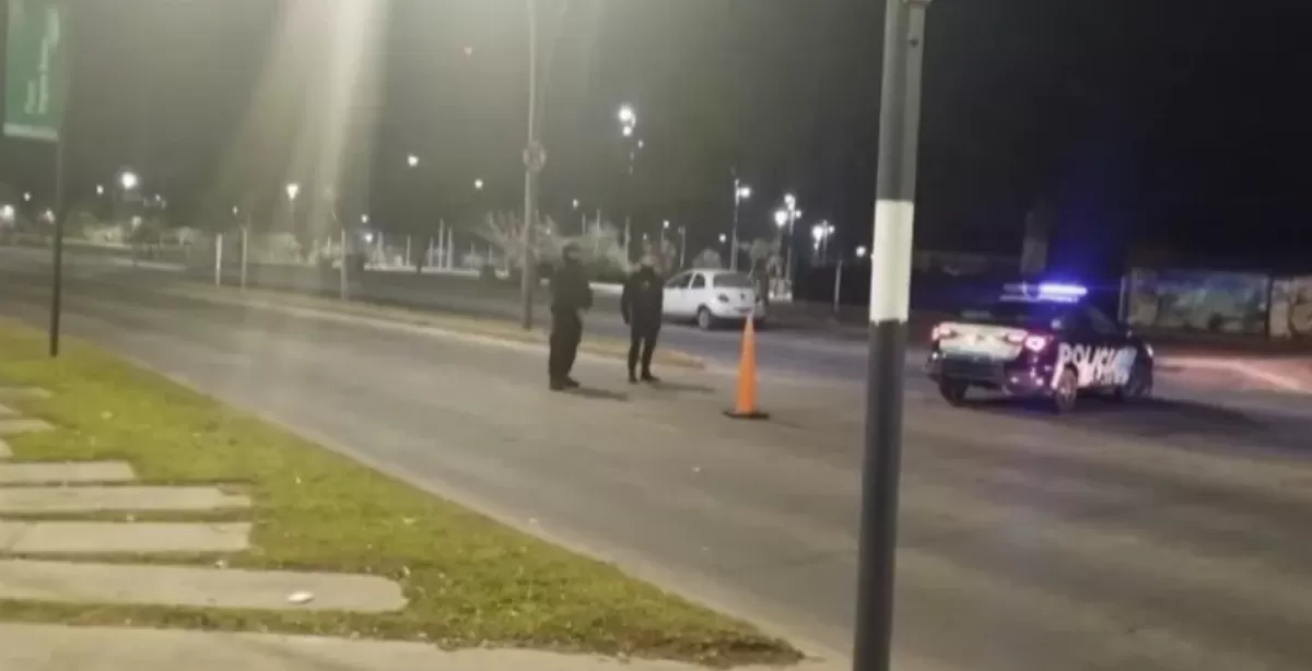 Rosario: una pareja murió en Puerto Norte tras caer de su motocicleta