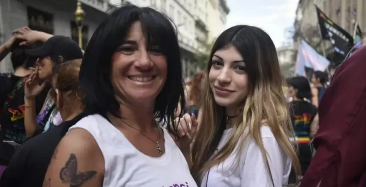 Gabriela Mansilla, la mamá de la primer niña trans respondió al gobierno: “es un retroceso”