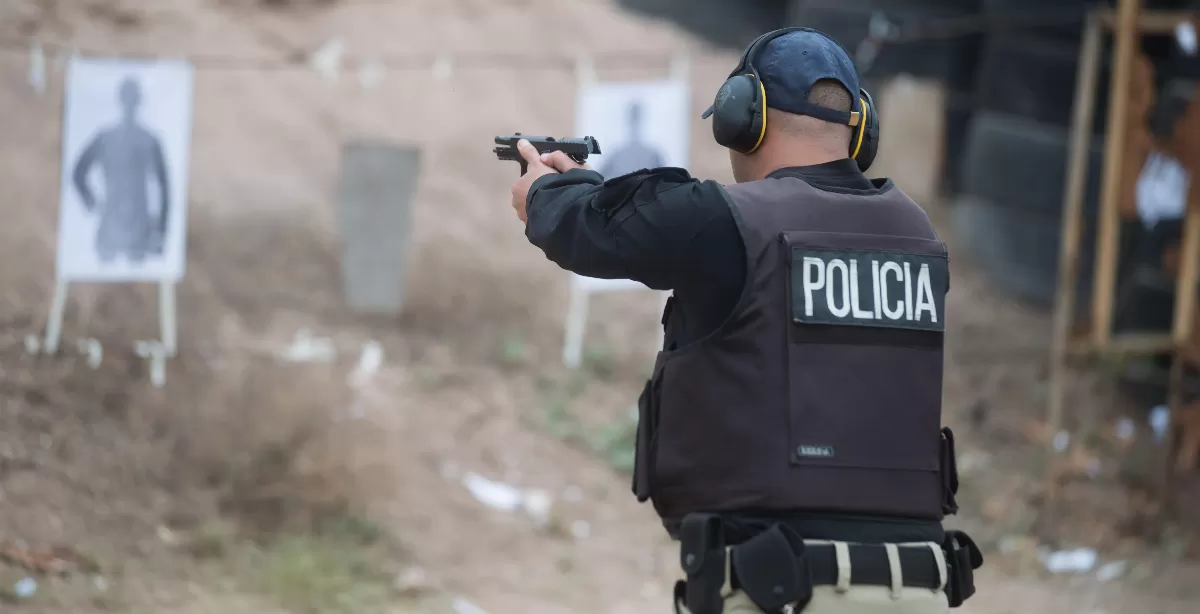 Un instructor de tiro del Instituto de Seguridad Pública se disparó en la mano en medio de un curso en Rosario