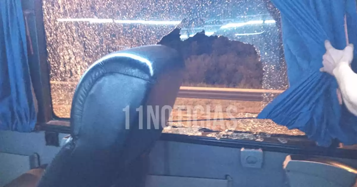 Rosario: Apedrearon un colectivo de larga distancia en Circunvalación