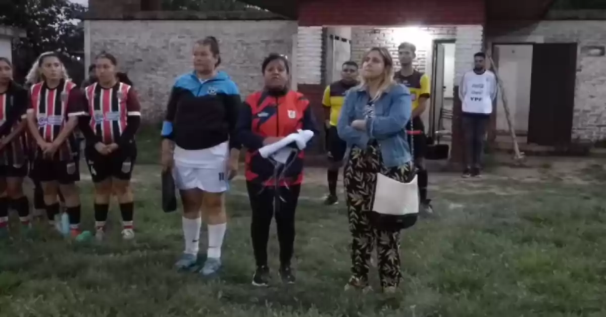 El fútbol femenino de la Liga Sanlorencina homenajeó a Luis Franco