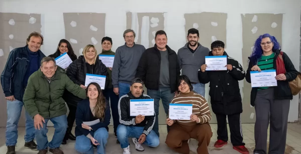 San Lorenzo: la Municipalidad capacitó en oficios y los egresados aplicaron sus conocimientos en una escuela local