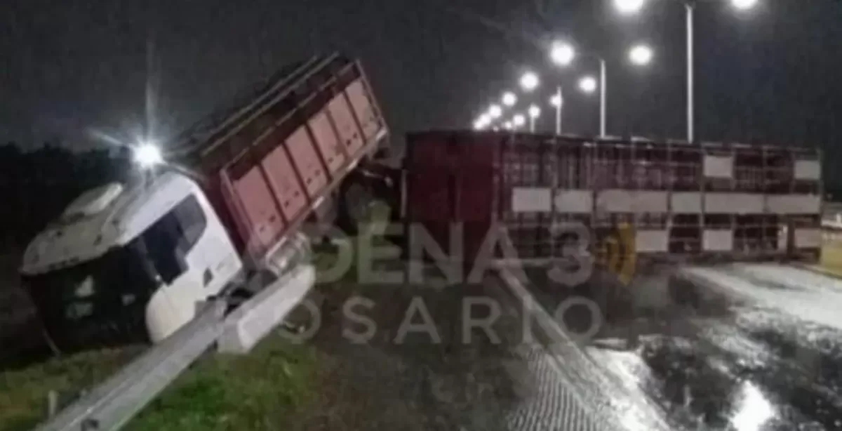 Autopista Rosario Santa Fe: corte total por el vuelco de un camión a la altura de San Lorenzo