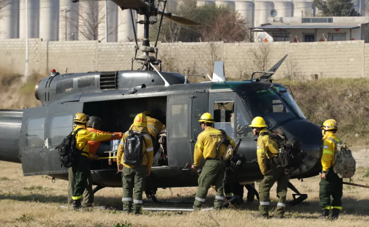 Incendios en las islas: los focos frente a Villa Constitución se encuentran contenidos