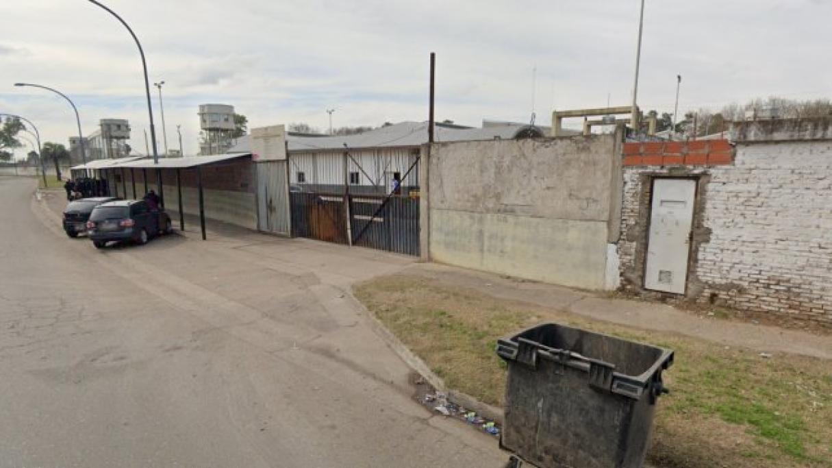 Fue a visitar a su marido preso a la cárcel de Pérez y le dieron varias puñaladas en tórax y abdomen