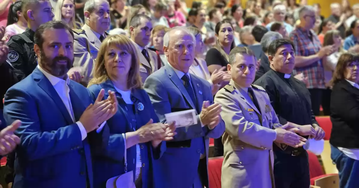 Puerto San Martín celebró el 134 aniversario de su fundación y homenajeó a trabajadores municipales