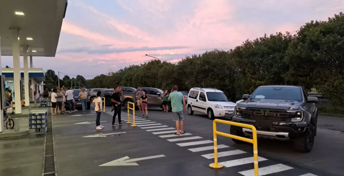Reclamo en San Lorenzo: vecinos de un country le cortaron la YPF al dueño del loteo