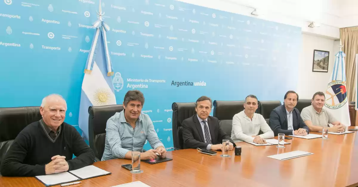 Intendentes de la región firmaron convenios para instalar paradas seguras en las ciudades 