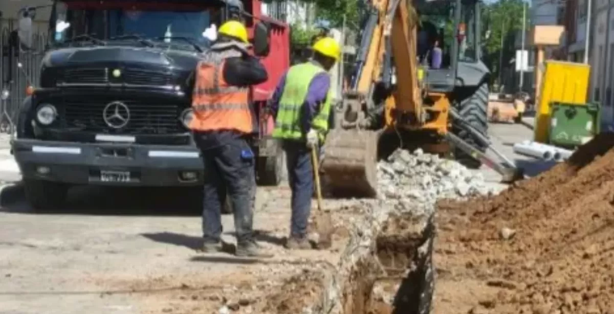 San Lorenzo: tránsito interrumpido en calle San Juan al 600 por trabajos en las cañerías