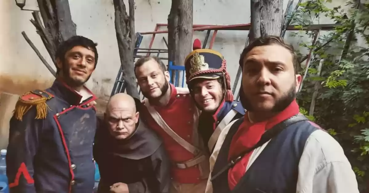 Raimundo recibió a los artistas de “El combate de San Lorenzo” tras su presentación en el Cabildo de Buenos Aires