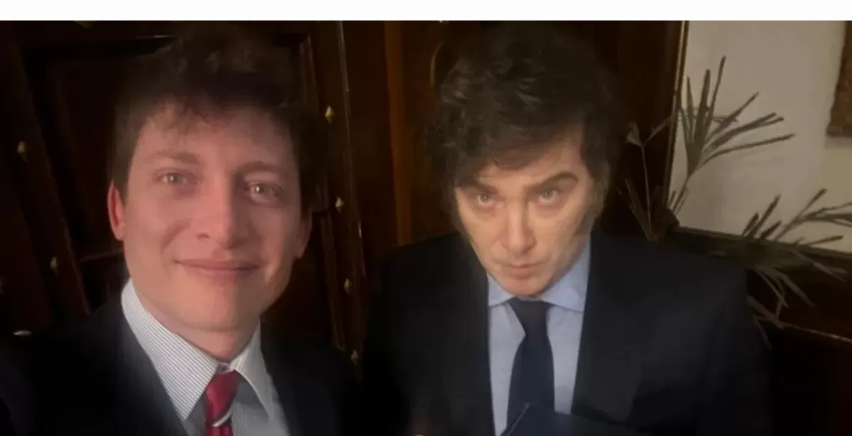 Santiago Caputo presentó su renuncia y Milei no se la habría aceptado