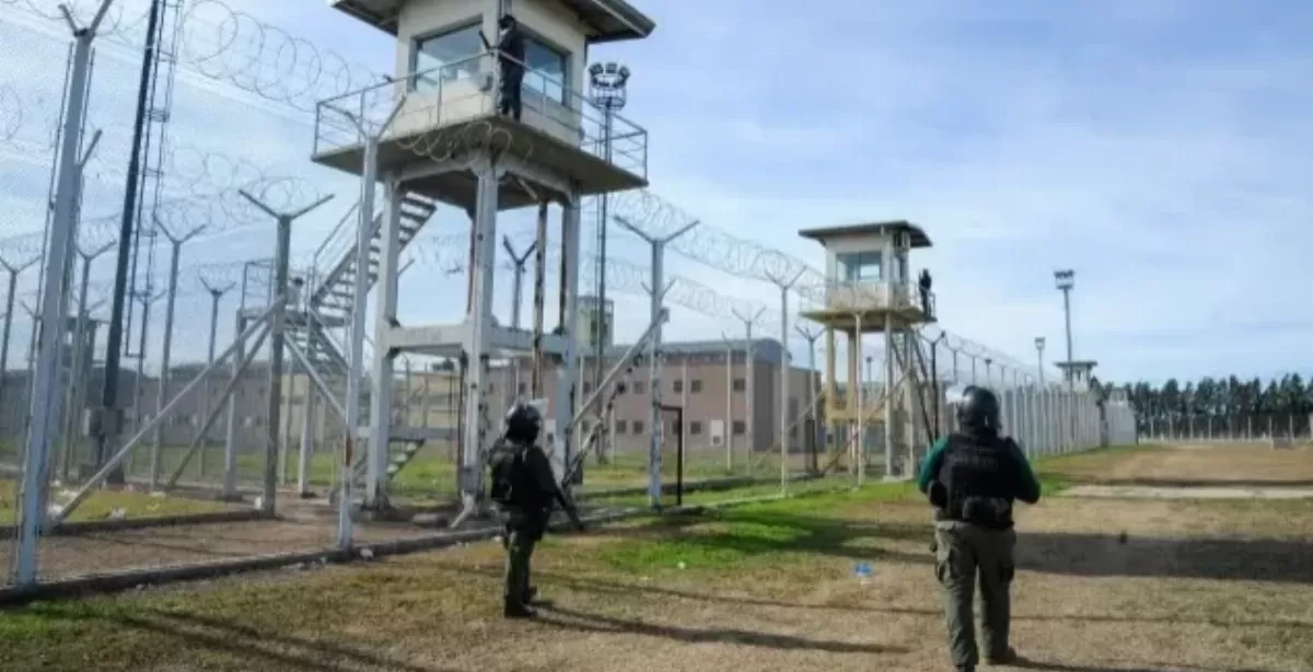 Detectaron a un agente penitenciario ingresando celulares y marihuana a la cárcel de Piñero