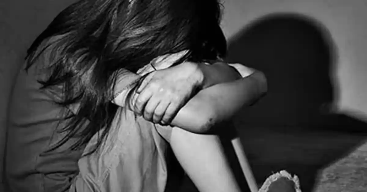 Abusó de su hijastra en varias ocasiones, pidieron 16 años de cárcel y lo condenaron sólo a 9