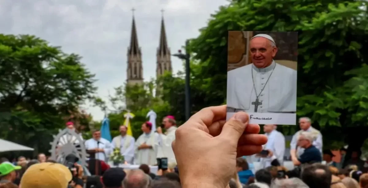 El arzobispado de Buenos Aires organizó una misa para rezar por el Papa Francisco 