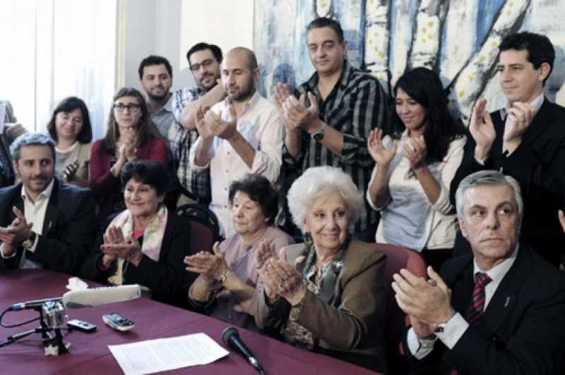 Organismos de derechos humanos realizan conferencia de prensa para fijar postura de cara al balotaje