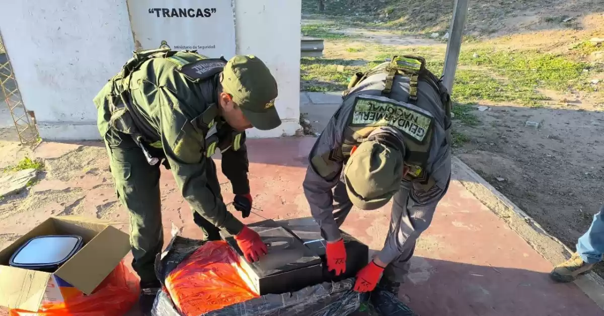 Tucumán: ocultó cocaína dentro de una freidora de aire, un dispenser de agua y en dos parlantes portátiles