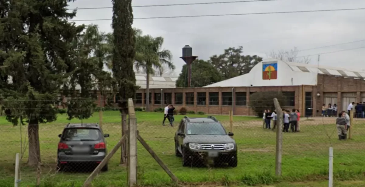 Avanza el reclamo de padres por vacantes en la Escuela Agrotécnica de Ricardone tras una nueva audiencia judicial