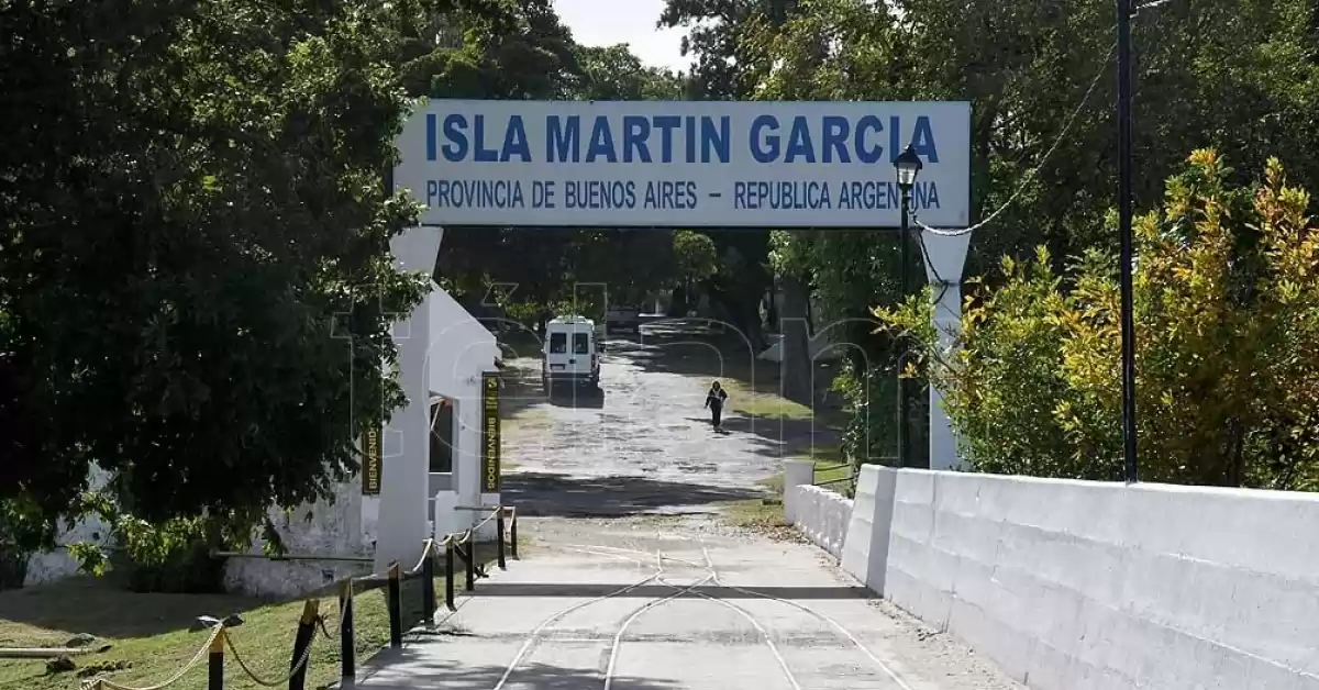 Prefectura evacuó en helicóptero a un hombre que sufrió un ACV en la Isla Martín García
