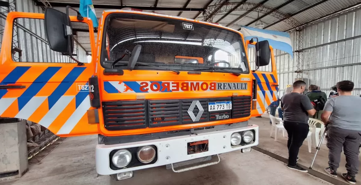 Los bomberos voluntarios de Pueblo Andino presentaron una nueva autobomba para el cuartel 