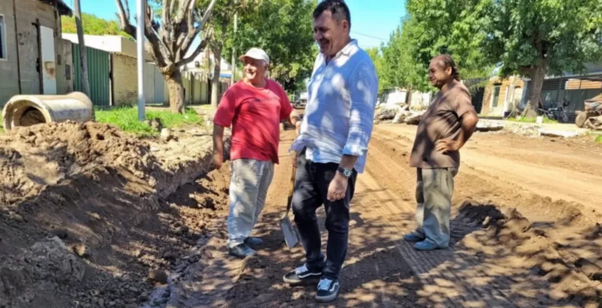 La Municipalidad de San Lorenzo elimina zanjas y construye nuevos pavimentos en barrio Villa Felisa