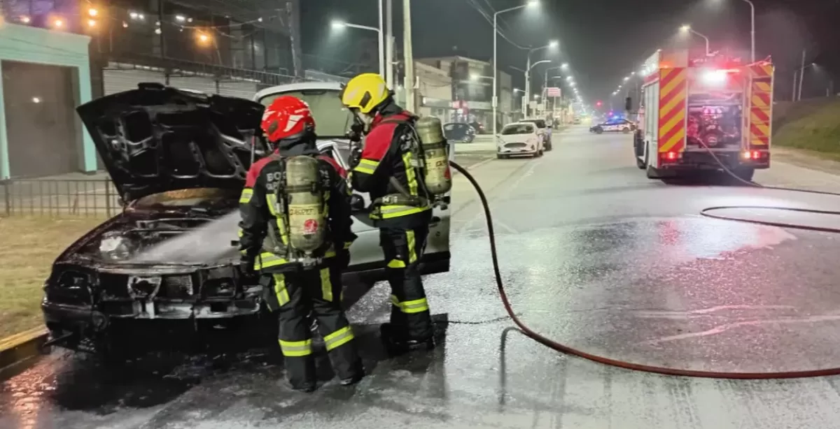 Bermúdez: se incendió un auto en plena Avenida San Lorenzo 