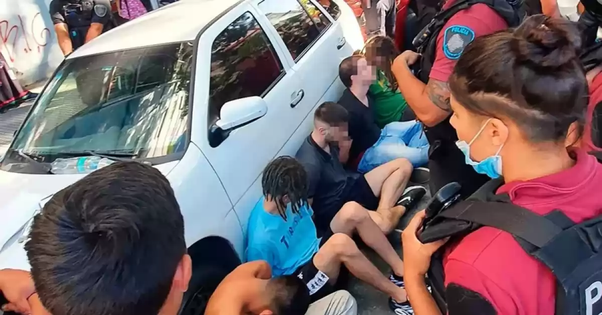 Violación grupal en Palermo: seis detenidos por abusar de una joven dentro de un auto