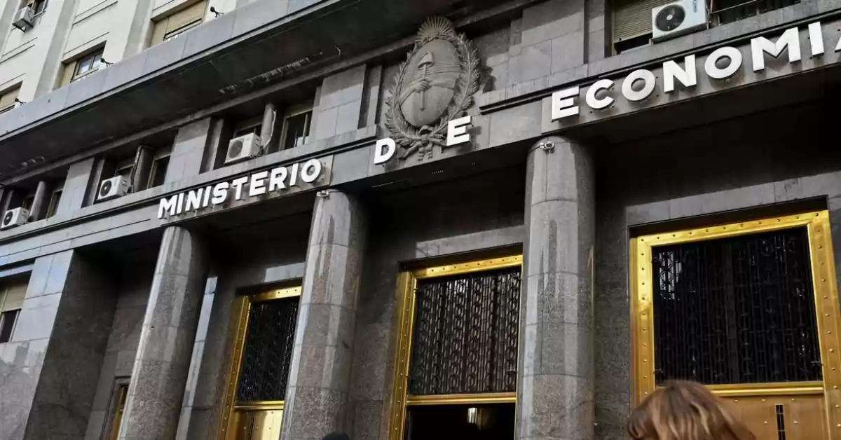 Dos informes de monitoreo presupuestario coinciden en que marzo arrojó un déficit financiero y primario
