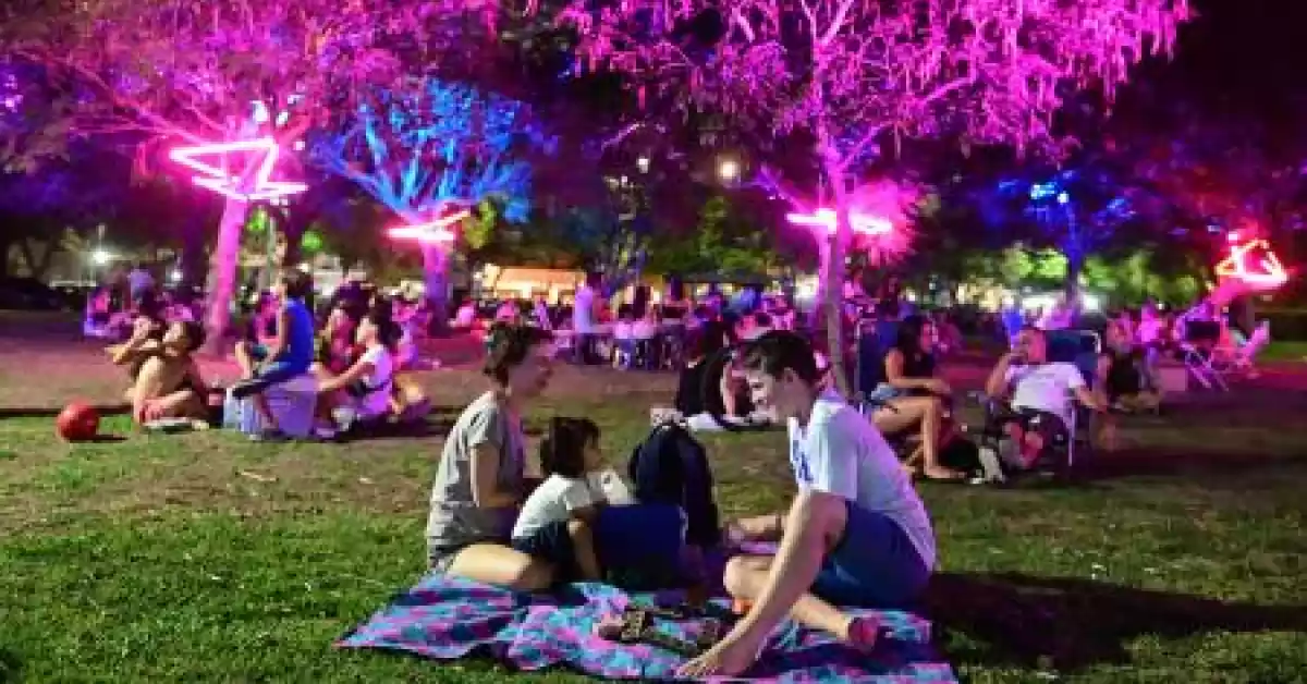 Rosario: este jueves llega el primer picnic nocturno al Rosedal del parque de la Independencia 