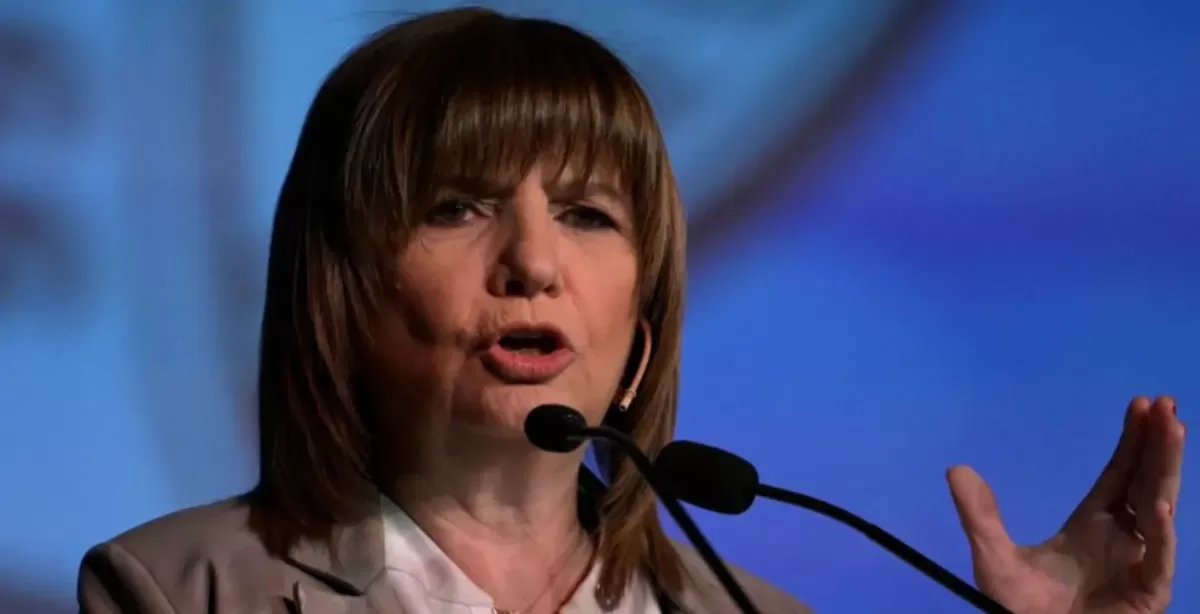 Bullrich presenta la Ley Antibarras para endurecer penas y responsabilizar a dirigentes