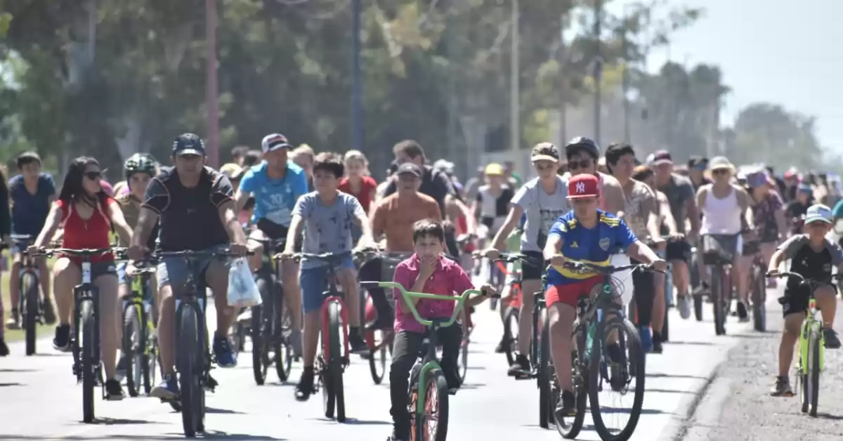 Puerto San Martín celebró su 134 aniversario con una bicicleteada por las calles de la ciudad