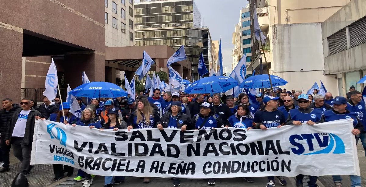 Trabajadores viales se movilizaron al Congreso para exigir la derogación del Decreto que cierra Vialidad Nacional