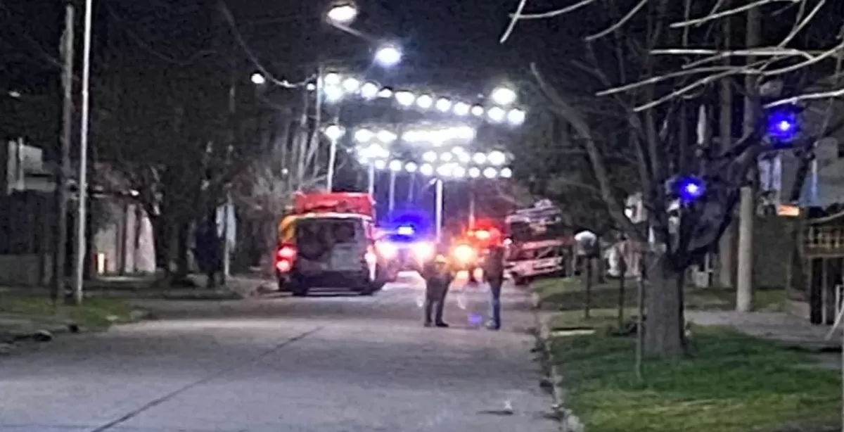 Tragedia en Capitán Bermúdez: murió un hombre y su hijo de 3 años y una mujer está grave tras un incendio 
