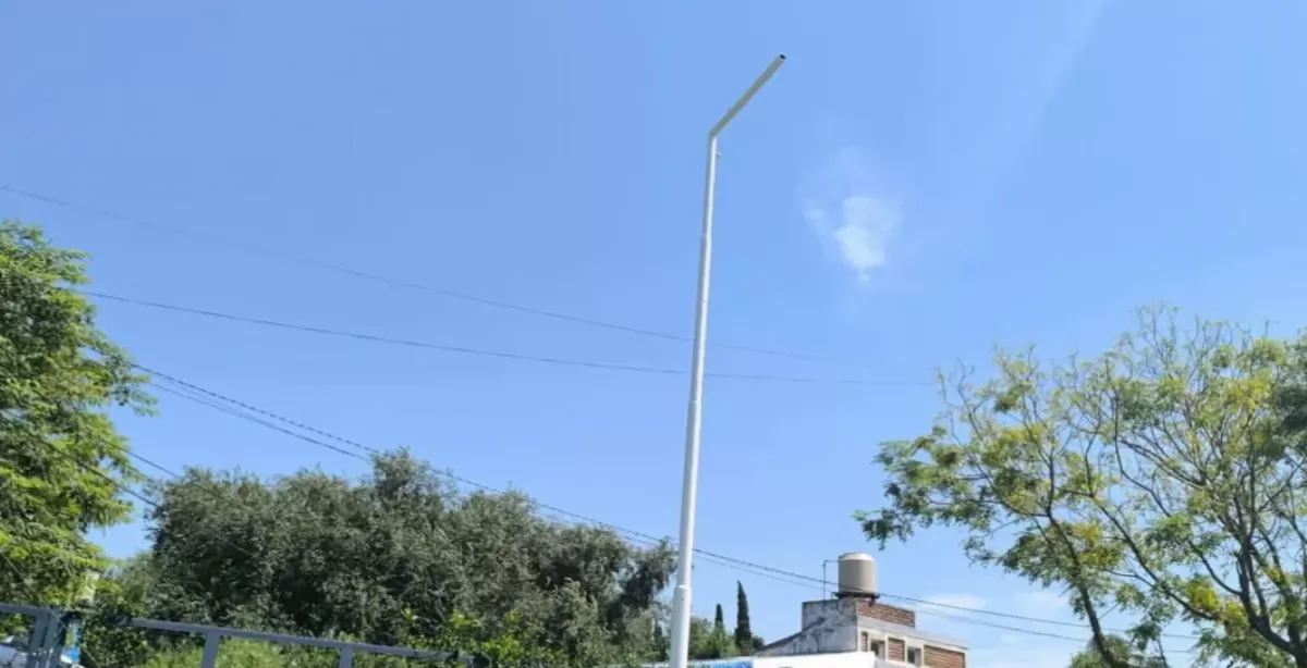 Ricardone avanza con la instalación de nueva iluminación LED en Avenida Edén