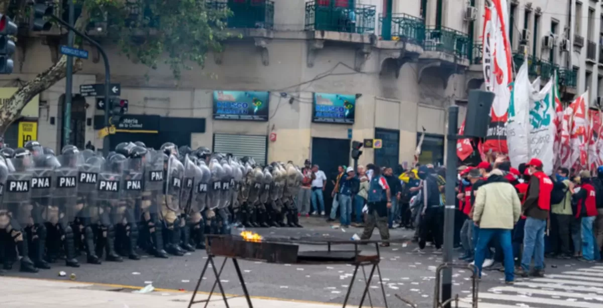 Graves incidentes en las afueras del Congreso de la Nación en la marcha de jubilados