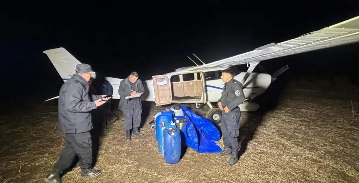 Aterrizó una avioneta en la región, detuvieron a un peruano y un boliviano e investigan tráfico de drogas