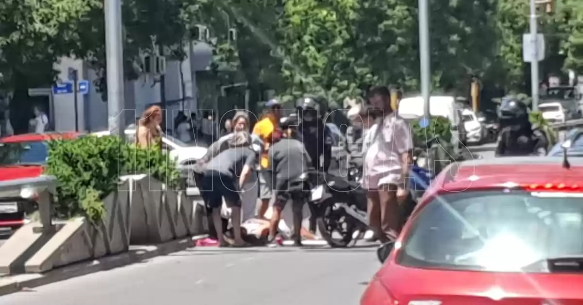 Una moto y un auto colisionaron en el centro de San Lorenzo 
