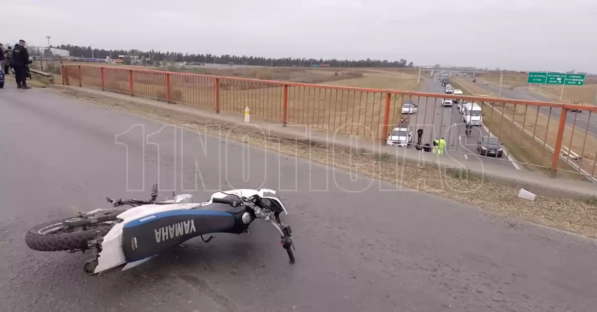 Un motociclista murió tras caer del puente de la A012 hacia la Autopista Rosario Santa Fe