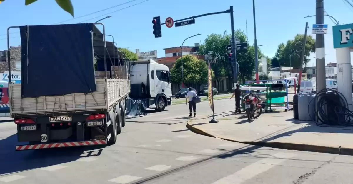 Accidente fatal en Rosario: un camión atropelló y mató a una ciclista 