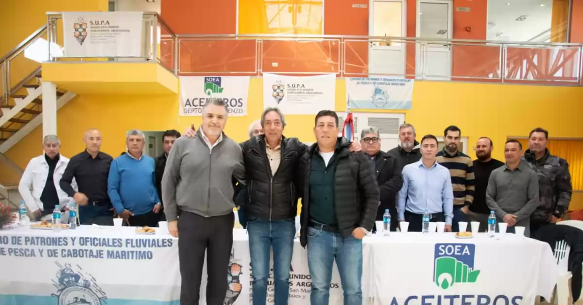 Portuarios, Patrones Fluviales y Aceiteros unidos por la fuente de trabajo y el Río Paraná