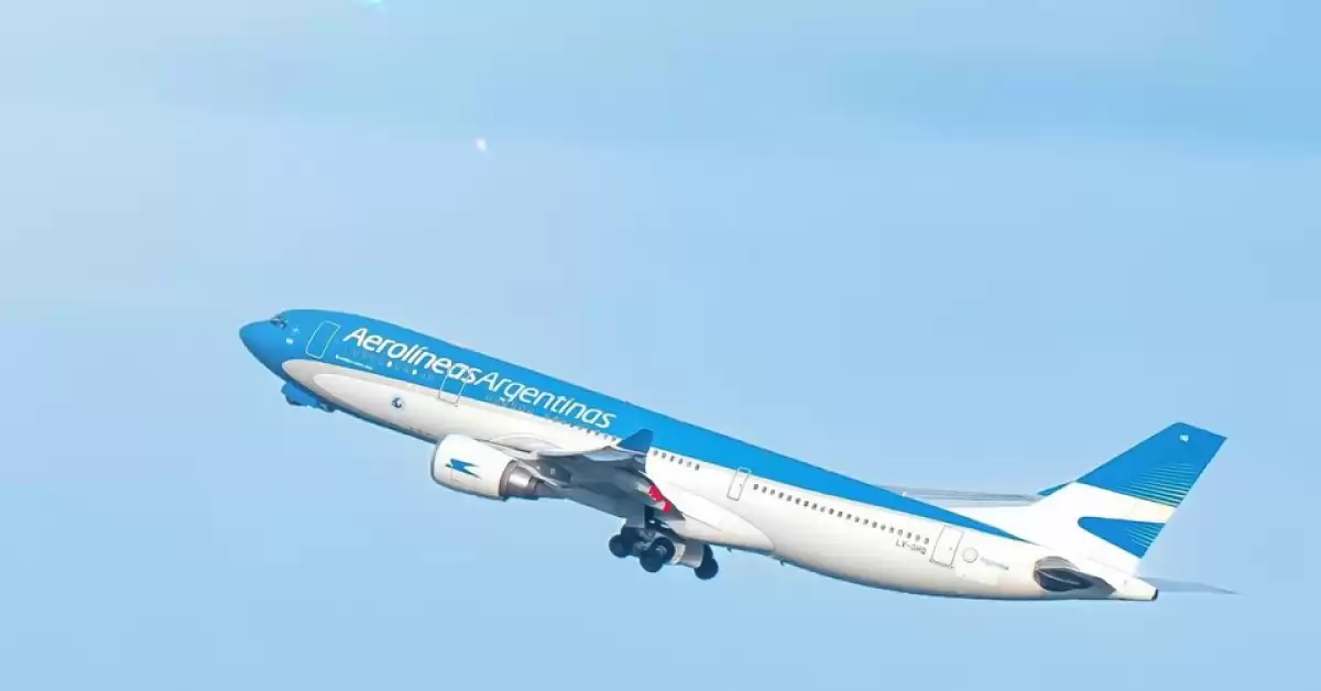 En medio del debate por su privatización, Aerolíneas Argentinas cierra 2023 con ganancias por US$ 32 millones