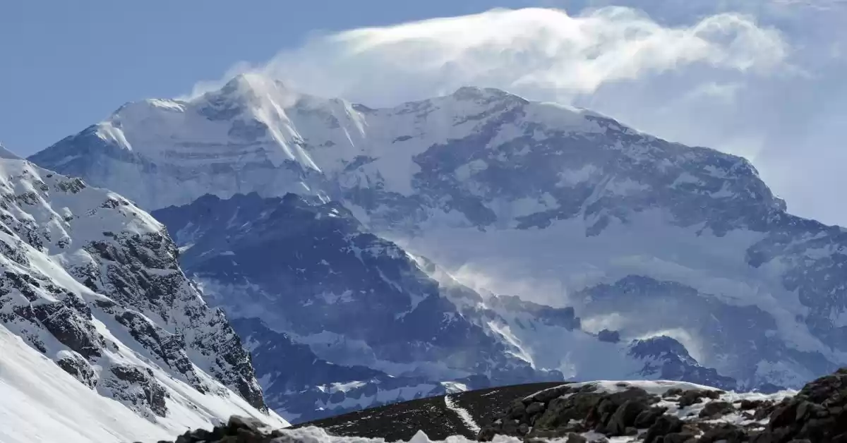 Buscan a tres andinistas argentinos desaparecidos en la Cordillera