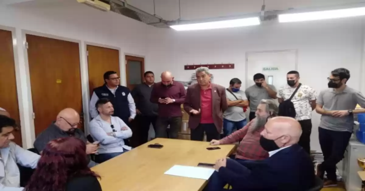 No hubo acuerdo paritario con conductores navales y podría peligrar el abastecimiento de arena