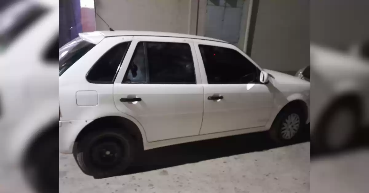 Balacera en barrio Moreno: dispararon frente a una vivienda desde un auto con pedido de secuestro