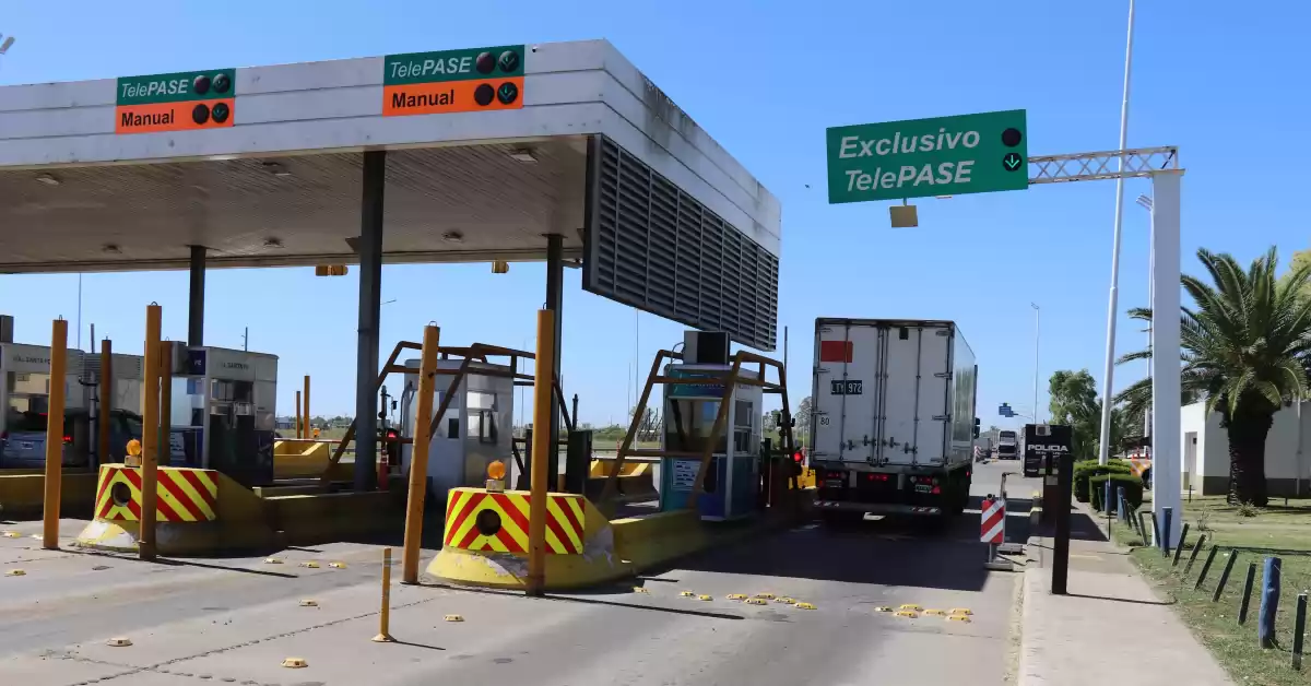 Autopista Rosario - Santa Fe: multarán a quienes no cuenten con Telepase y utilicen las vías de uso automático 