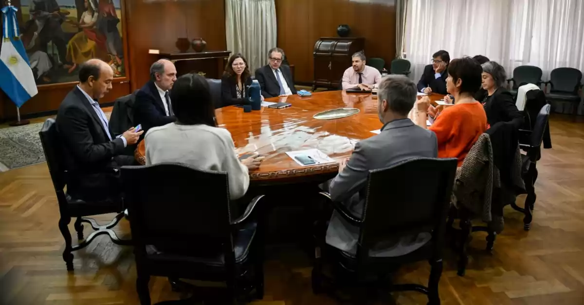 Batakis reunió al gabinete económico y anunció medidas para intentar contener el dólar